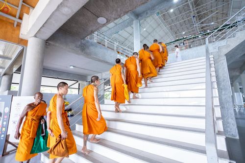 ภาพ No.249028:วันที่ 26-28 กันยายน พ.ศ. 2568 โครงการอบรม อุบาสกแก้ว อุบาสิกาแก้ว รุ่นที่ 3  ณ ศูนย์ปฏิบัติธรรมสมุทรปราการ ได้รับความเมตตาจากคณะสงฆ์ในพื้นที่  รวมถึงผู้บริหารสถานศึกษา ที่นำนักเรียนระดับมัธยมปลาย  มารับฟังข้อมูลเพื่อที่จะเป็นกำลังสำคัญ ในการเข้าร่วมขบวน