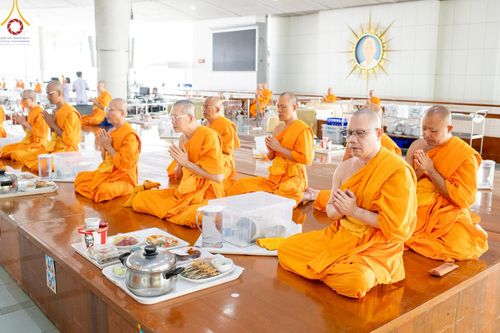 ภาพ No.211844:วันเสาร์ที่ 15 มีนาคม พ.ศ. 2568 พิธีถวายภัตตาหารเมนูสวรรค์ เพื่อการบรรลุธรรม ณ หอฉันคุณยายฯ วัดพระธรรมกาย