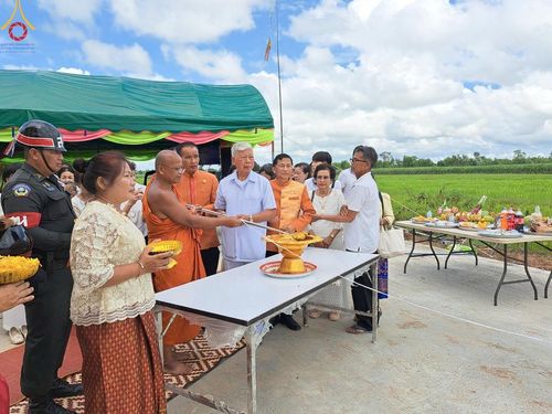 ภาพ No.168710:พิธีทอดกฐิน ณ วัดห้วยอุดม จ.บุรีรัมย์ ในโครงการกฐินสามัคคีทั่วไทย 30,000 วัด บูชาธรรม 80 ปี หลวงพ่อธัมมชโย โดยคณะศิษยานุศิษย์วัดพระธรรมกาย วันที่ 20 ตุลาคม พ.ศ. 2567