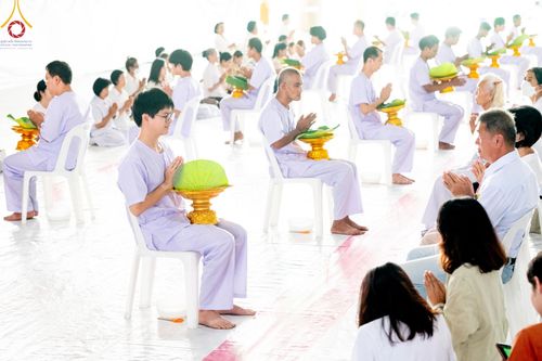 ภาพ No.159656:พิธีตัดปอยผมปลงผมนาคธรรมทายาท, พิธีบรรพชาอุปสมบทหมู่ โครงการอุปสมบทหมู่บูชาธรรม 140 ปี พระมงคลเทพมุนี (สด จนฺทสโร) ณ โบสถ์พระไตรปิฏก วัดพระธรรมกาย วันเสาร์ที่ 5 ตุลาคม พ.ศ. 2567