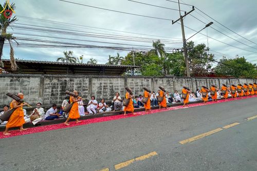 ภาพ No.128440:พิธีอัญเชิญพระบรมสารีริกธาตุ " ใจกลางเมืองนครหาดใหญ่ " เพื่อประดิษฐาน ณ มหารัตนเจดีย์สิริปทุมสวรรค์ (เจดีย์อริยพุทธะ 5 พระองค์) ศูนย์ปฏิบัติธรรมภาคใต้ อ.บางกล่ำ จ.สงขลา  วันที่ 9 มีนาคม พ.ศ. 2567 (ชุดที่ 2)