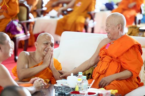 ภาพ No.221515:วันอังคารที่ 22 เมษายน พ.ศ. 2568 ภาพพิธีถวายมหาสังฆทานคณะสงฆ์ 40,000 กว่าวัดทั่วประเทศ เนื่องในวันคุ้มครองโลก ชุดที่ 2 (ปลื้มให้สมการรอคอย) ณ ลานธรรมพระมหาธรรมกายเจดีย์ วัดพระธรรมกาย