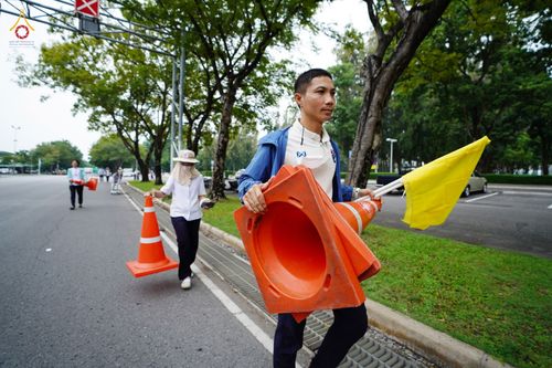 ภาพ No.88647:คณะสงฆ์ เจ้าหน้าที่ และสาธุชน ทุ่มเทแรงกายแรงใจเตรียมงาน เพื่องานวันครูผู้ค้นพบวิชชาธรรมกาย ตั้งแต่วันที่ 20 กันยายน พ.ศ. 2566