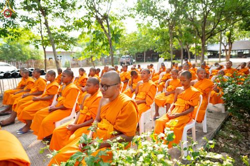 ภาพ No.62812:พิธีตักบาตรฉลองสามเณรใหม่ ในโครงการบรรพชาสามเณร ฟื้นฟูพระพุทธศาสนาทั่วไทย ณ ศูนย์ปฏิบัติธรรมพนมสารคาม(เพชรตะวัน) จ.ฉะเชิงเทรา วันที่ 12 เมษายน พ.ศ. 2567