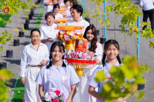 ภาพ No.173980:พิธีทอดกฐิน ศูนย์เบญจธรรม จ.ปทุมธานี ในโครงการกฐินสามัคคีทั่วไทย 30,000 วัด บูชาธรรม 80 ปี หลวงพ่อธัมมชโย โดยคณะศิษยานุศิษย์วัดพระธรรมกาย วันที่ 11 พฤศจิกายน พ.ศ. 2567