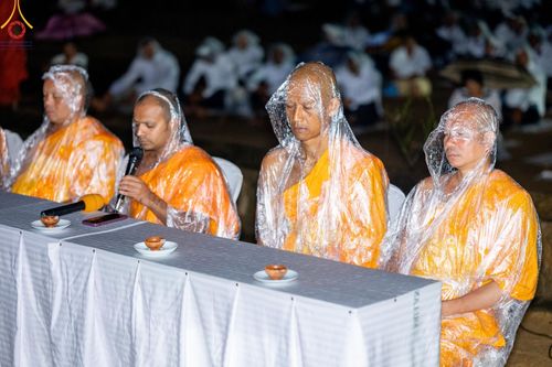 ภาพ No.141003:PhotoStory มหาศรัทธา ธรรมยาตราศรีลังกา EP.6 พิธีจุดวิสาขประทีป 6 วัด ถวายเป็น พุทธบูชา  โครงการสยาม-ลังกา ธรรมยาตรา  ฉลองเทศกาลวิสาขบูชาแห่งชาติ ศรีลังกา  บูชาธรรม 80 ปี หลวงพ่อธัมมชโย วันที่ 16 พฤษภาคม พ.ศ. 2567