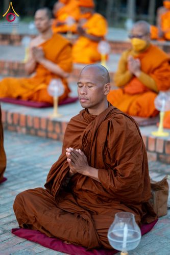 ภาพ No.130577:พิธีจุดโคมประทีปถวายเป็นพุทธบูชา ในโครงการบรรพชา 1,250 รูป ณ มหาวิหารมายาเทวี แดนประสูติ สวนลุมพินี ประเทศเนปาล วันที่ 9 มีนาคม พ.ศ. 2567