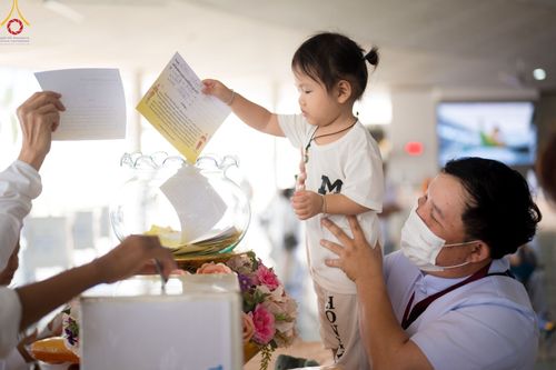 ภาพ No.104474:พิธีบุพเปตพลี ครั้งที่ 145 อุทิศบุญแด่หมู่ญาติที่ล่วงลับไปแล้ว และสืบทอดอายุพระพุทธศาสนา วันพุธที่ 27 ธันวาคม พ.ศ. 2566 (วันพระขึ้น 15 ค่ำ เดือน 12 ) ณ หอฉันคุณยายอาจารย์ฯ วัดพระธรรมกาย