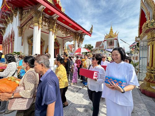 ภาพ No.171861:พิธีทอดกฐิน ณ วัดน้อยนางหงษ์ แขวงบางยี่ขัน เขตบางพลัด กรุงเทพฯ ในโครงการกฐินสามัคคีทั่วไทย 30,000 วัด บูชาธรรม 80 ปี หลวงพ่อธัมมชโย โดยคณะศิษยานุศิษย์วัดพระธรรมกาย วันที่ 26 ตุลาคม พ.ศ. 2567