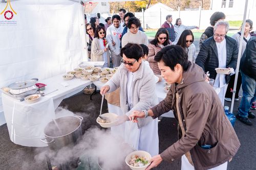 ภาพ No.100727:พิธีทอดกฐินบรมจักรพรรดิสร้างทุกสิ่ง  ณ วัดพระธรรมกายนิวเจอร์ซี ประเทศสหรัฐอเมริกา วันอาทิตย์ ที่ 19 พฤศจิกายน พ.ศ 2566