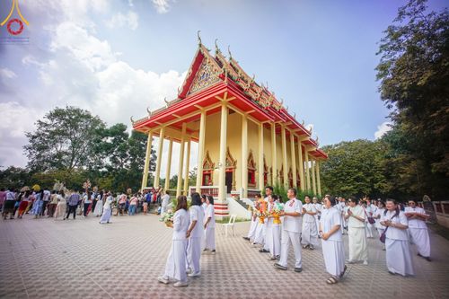 ภาพ No.173457:พิธีทอดกฐิน ณ วัดเขาบายศรี จ.ชลบุรี ในโครงการกฐินสามัคคีทั่วไทย 30,000 วัด บูชาธรรม 80 ปี หลวงพ่อธัมมชโย โดยคณะศิษยานุศิษย์วัดพระธรรมกาย วันที่ 1 พฤศจิกายน พ.ศ. 2567