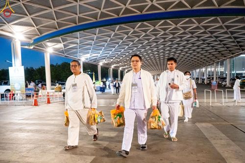 ภาพ No.187698:พิธีตักบาตรฉลองพระใหม่ ต้อนรับพุทธศักราช 2568 ณ ลานธรรมพระมหาธรรมกายเจดีย์ วัดพระธรรมกาย จ.ปทุมธานี วันที่ 1 มกราคม พ.ศ. 2568