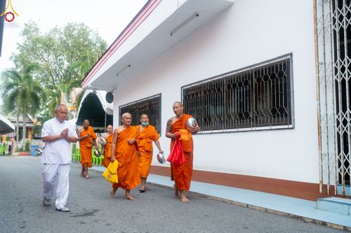 ภาพ No.87267:พิธีถวายสังฆทาน 323 วัด 4 จังหวัดชายแดนภาคใต้  ปีที่ 19 ครั้งที่ 165 พิธีมอบกองทุนหนุนแรงใจช่วยครูใต้  ปีที่ 16 ครั้งที่ 130 และพิธีทำบุญอุทิศส่วนกุศลให้ผู้วายชนม์ ณ วัดพุทธภูมิ อ.เมือง จ.ยะลา วันเสาร์ที่ 9 กันยายน พ.ศ. 2566