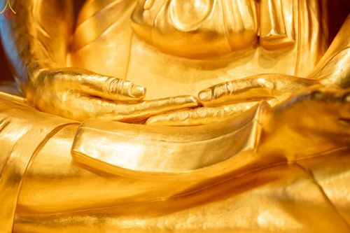 ภาพ No.251209:วันที่ 10 ตุลาคม พ.ศ. 2568 พิธีปฏิบัติธรรม ในวันคล้ายวันเกิด 141 ปี พระมงคลเทพมุนี (สด จนฺทสโร) พระผู้ปราบมาร ณ สภาธรรมกายสากล วัดพระธรรมกาย