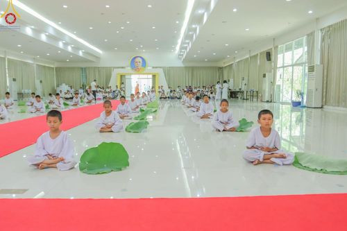 ภาพ No.216142:วันเสาร์ที่ 5 เมษายน พ.ศ. 2568 พิธีตัดปอยผม พิธีขอขมาผู้ปกครอง พิธีขอขมามอบผ้าไตร พิธีบรรพชา พิธีถวายบาตรสามเณร ณ ศูนย์ปฏิบัติธรรมและศูนย์อบรมเยาวชนเพชรบุรี ต.ท่าแลง อ.ท่ายาง จ.เพชรบุรี