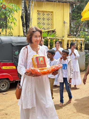 ภาพ No.97497:วัดพระธรรมกาย ร่วมบุญกฐินศรีลังกา ณ วัดศรีเอลวาร่า วรดานารามายะ  มาตาเล ศรีลังกา เชื่อมสัมพันธไมตรี สร้างสามัคคีสงฆ์ โดยมีพระครูสมุห์สนิทวงศ์ วุฑฺฒิวํโส, ดร.  เป็นผู้แทนวัดพระธรรมกาย ถวายกฐินในครั้งนี้ วันที่ 19 พฤศจิกายน พ.ศ. 2566