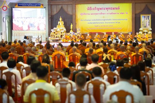 ภาพ No.109811:พิธีเจริญพระพุทธมนต์ ปฏิบัติธรรม  มอบทุนการศึกษา ถวายสังฆทาน 121 วัด วันพุธที่ 10 มกราคม พ.ศ. 2567 ณ อาคารราชวิริยาลังการ วัดไร่ขิง พระอารามหลวง  อ.สามพราน จ.นครปฐม