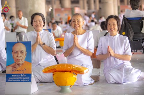 ภาพ No.62686:พิธีขอขมามอบผ้าไตร ในโครงการอุปสมบทหมู่ บูชาธรรมหลวงพ่อธัมมชโย พ.ศ.2567  โครงการอุปสมบทหมู่ธรรมทายาท ระดับอุดมศึกษา รุ่นที่51 (ภาคฤดูร้อน) โครงการบวชพระนานาชาติ AEC และ WAB รุ่นผู้บริหาร(รุ่นที่2) ณ ลานธรรม พระมหาธรรมกายเจดีย์ วันที่ 13 เมษายน พ.ศ. 2567