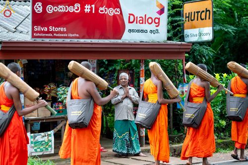 ภาพ No.140639:PhotoStory มหาศรัทธา ธรรมยาตราศรีลังกา EP.4 โครงการสยาม-ลังกา ธรรมยาตรา ฉลองเทศกาลวิสาขบูชาแห่งชาติ ศรีลังกา  บูชาธรรม 80 ปีหลวงพ่อธัมมชโย เส้นทางจาก เมืองดัมบูลลา ไปยัง เมืองมาตะเล  ตั้งแต่วันที่ 17-20 พฤษภาคม พ.ศ. 2567