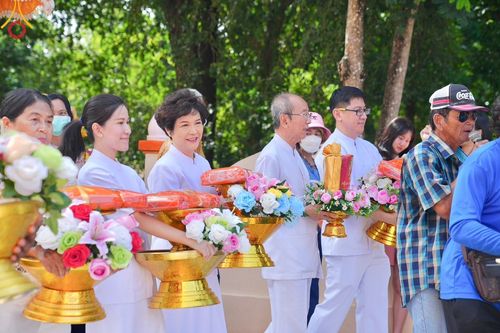 ภาพ No.173587:พิธีทอดกฐิน ณ วัดปู่บัว จ.สุพรรณบุรี ในโครงการกฐินสามัคคีทั่วไทย 30,000 วัด บูชาธรรม 80 ปี หลวงพ่อธัมมชโย โดยคณะศิษยานุศิษย์วัดพระธรรมกาย วันที่ 27 ตุลาคม พ.ศ. 2567