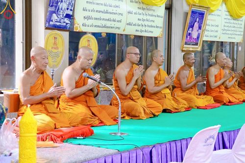 ภาพ No.173404:พิธีทอดกฐิน ณ วัดชมนิมิตร อ.พระประแดง จ.สมุทรปราการ ในโครงการกฐินสามัคคีทั่วไทย 30,000 วัด บูชาธรรม 80 ปี หลวงพ่อธัมมชโย โดยคณะศิษยานุศิษย์วัดพระธรรมกาย วันที่ 18 ตุลาคม พ.ศ. 2567