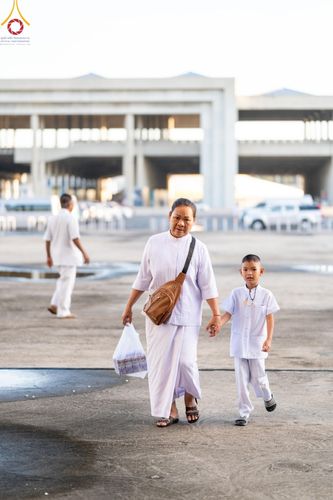 ภาพ No.150954:พิธีตักบาตร ในวันอาทิตย์ต้นเดือน วันที่ 1 กันยายน พ.ศ. 2567 ณ สภาธรรมกายสากล วัดพระธรรมกาย