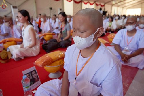 ภาพ No.67931:พิธีขอขมามอบผ้าไตรและบาตร แด่นาคธรรมทายาท ณ ประเทศอินโดนีเซีย เมื่อวันที่ 17 ธันวาคม พ.ศ. 2565