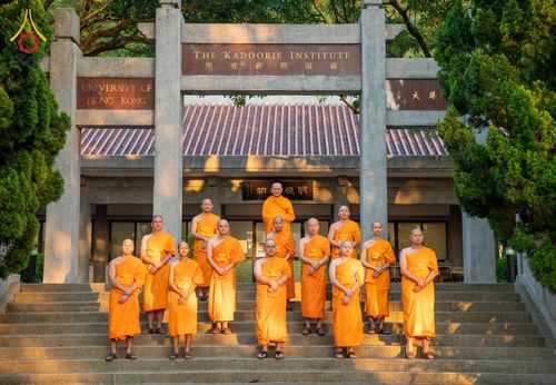 ภาพ No.68007:พิธีบรรพชาสามเณร รุ่นที่ 9 ประจำปี 2565 ณ วัดพระธรรมกายฮ่องกง ประเทศสาธารณรัฐประชาชนจีน วันที่ 24 ธันวาคม พ.ศ. 2565