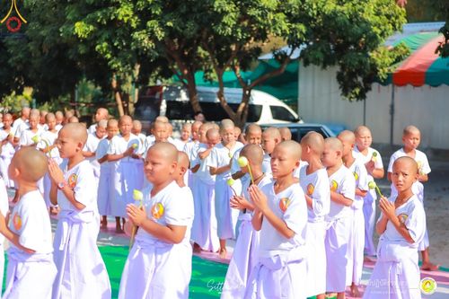 ภาพ No.135618:พิธีขอขมารับผ้าไตร , พิธีบรรพชา ในโครงการบรรพชาสามเณร ฟื้นฟูพระพุทธศาสนาทั่วไทย  ณ ศูนย์ปฏิบัติธรรมสวนผึ้ง จ.ราชบุรี วันที่ 4 เมษายน พ.ศ. 2567