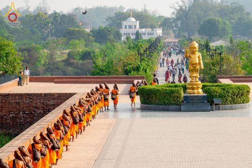 ภาพ No.212858:วันที่ 14 - 15 มีนาคม พ.ศ. 2568 คณะสงฆ์และสามเณรเดินธรรมยาตรา ในโครงการบวชสามเณรเนปาล 500 รูป ไปยังสถานที่รอบมายาเทวีและลุมพินีเกรด ณ ลุมพินี ประเทศเนปาล