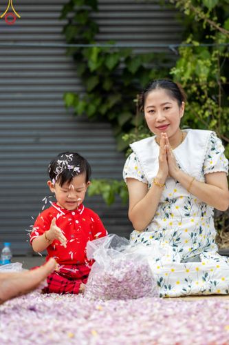 ภาพ No.120268:พิธีต้อนรับพระธรรมยาตรา ในโครงการธรรมยาตรา กตัญญูบูชา มหาปูชนียาจารย์ พระมงคลเทพมุนี(สด จนฺทสโร) พระผู้ปราบมาร อนุสรณ์สถาน 7 แห่ง ปีที่ 12 วันที่ 28 มกราคม พ.ศ. 2567 ณ วัดพระธรรมกาย จ.ปทุมธานี (ชุดที่ 2)