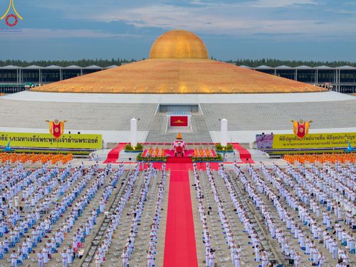 ภาพ No.160377:พิธีปลูกต้นทรัพย์บานชื่น ณ ลานธรรม พระมหาธรรมกายเจดีย์ วัดพระธรรมกาย จ.ปทุมธานี วันพฤหัสบดีที่ 10 ตุลาคม พ.ศ. 2567