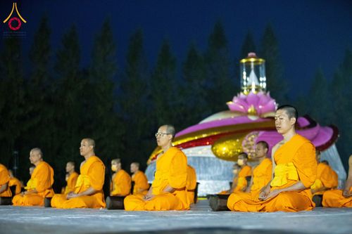 ภาพ No.191643:พระธรรมยาตราปฏิบัติธรรม และถ่ายภาพหมู่ประวัติศาสตร์ ณ อนุสรณ์สถานคลองบางนางแท่น อ.สามพราน จ.นครปฐม ในโครงการธรรมยาตรา กตัญญูบูชา มหาปูชนียาจารย์ พระมงคลเทพมุนี(สด จนฺทสโร) พระผู้ปราบมาร อนุสรณ์สถาน 7 แห่ง ปีที่ 13 วันที่ 8 มกราคม พ.ศ. 2568