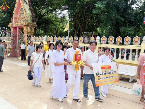 ภาพ No.168512:พิธีทอดกฐิน ณ วัดไม้ตราสมาชิการาม อ.บางไทร จ.พระนครศรีอยุธยา ในโครงการกฐินสามัคคีทั่วไทย 30,000 วัด บูชาธรรม 80 ปี หลวงพ่อธัมมชโย โดยคณะศิษยานุศิษย์วัดพระธรรมกาย วันที่ 20 ตุลาคม พ.ศ. 2567