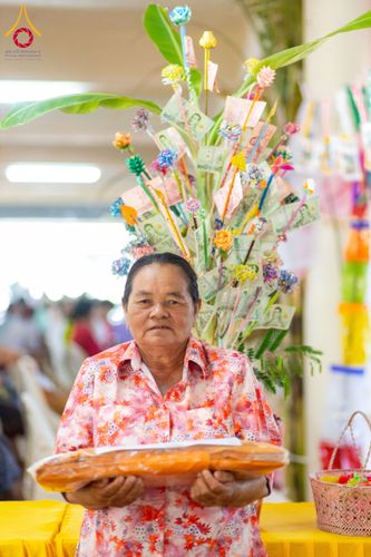 ภาพ No.171662:พิธีทอดกฐิน ณ วัดมหาโพธิ์ จ.ลพบุรี ในโครงการกฐินสามัคคีทั่วไทย 30,000 วัด บูชาธรรม 80 ปี หลวงพ่อธัมมชโย โดยคณะศิษยานุศิษย์วัดพระธรรมกาย วันที่ 27 ตุลาคม พ.ศ. 2567