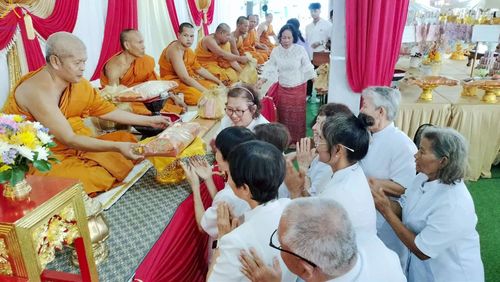 ภาพ No.261712:วันที่ 18 ตุลาคม พ.ศ. 2568 พิธีทอดกฐินสามัคคีทั่วไทย 30,000 วัด โดยคณะศิษยานุศิษย์ บูชาธรรม 81 ปี หลวงพ่อธัมมชโย ณ วัดอ่างทอง อ.เมือง จ.สงขลา