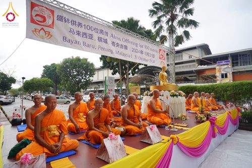 ภาพ No.173815:พิธีทอดกฐิน วัดภาวนาปีนัง ประเทศมาเลเซีย วันที่ 31 ตุลาคม พ.ศ. 2567