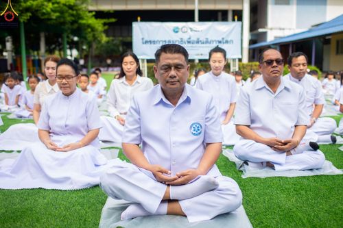ภาพ No.86593:สมาชิก อบต.คลองสาม อ.คลองหลวง จ.ปทุมธานี เข้าร่วมโครงการสมาธิเพื่อสันติภาพโลก รวมใจนั่งสมาธิสร้างสันติภาพโลก 1 ล้านคน สร้างสถิติโลกกับ Guinness World Records เมื่อวันที่ 24 สิงหาคม พ.ศ.2566