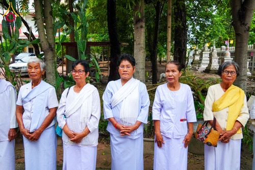 ภาพ No.146651:พิธีต้อนรับสัญญาบัตร พัดยศ ผ้าไตร ในโอกาสที่พระบาทสมเด็จพระเจ้าอยู่หัว ทรงพระกรุณาโปรดพระราชทานสัญญาบัตรตั้งสมณศักดิ์ พระวิมลศาสนวิเทศ (สำรวจ กมโล) เจ้าอาวาสวัดไทยนอร์เวย์ เป็นพระราชาคณะชั้นราช ในราชทินนามที่ “พระราชวชิรศาสนวิเทศ”