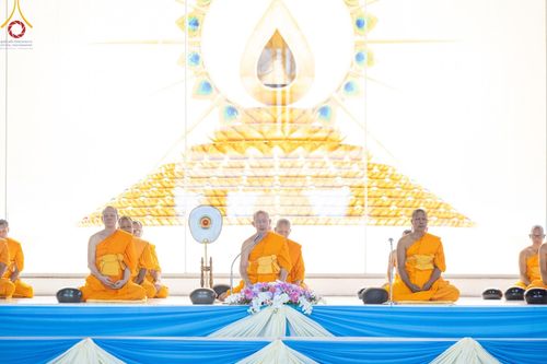 ภาพ No.149859:พิธีตักบาตร , พิธีปฎิบัติธรรม , พิธีถวายภัตตาหารเมนูสวรรค์ ในพรรษาแห่งการเข้าถึงธรรม วันธรรมชัย วันอังคารที่ 27 สิงหาคม พ.ศ.2567 ณ สภาธรรมกายสากล วัดพระธรรมกาย