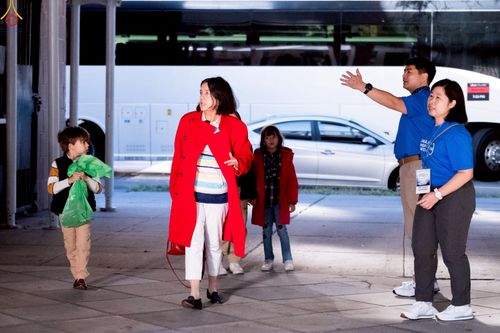 ภาพ No.249723:วันอาทิตย์ที่ 28 กันยายน พ.ศ. 2568 การปฏิบัติธรรมบูชาธรรม 108 ปี แห่งการบรรลุธรรมของหลวงปู่วัดปากน้ำ ได้จุดประทีปสันติภาพไปทั่วโลก และได้ร่วมเสวนาทางปัญญา เพื่อการขยายพระพุทธศาสนาวิชชาธรรมกายไปทั่วโลก  ในงาน HTC Newyork USA