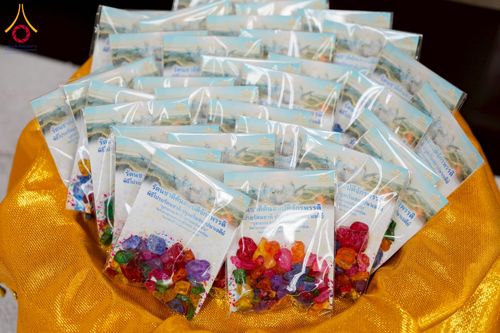 ภาพ No.220922:วันที่ 13 เมษายน พ.ศ. 2568 พิธีโปรยรัตนชาติปฐมเริ่มสถาปนาเจดีย์ และ พิธีเปิดหมู่บ้านปฏิบัติธรรม เพื่อการบรรลุธรรม ณ วัดป่าธรรมกายนานาชาติโทชิหงิ  ประเทศญี่ปุ่น