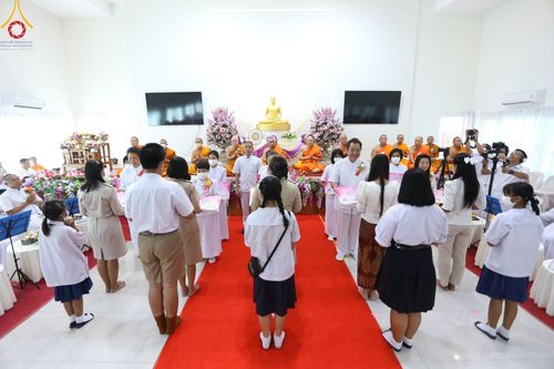 ภาพ No.107261:พิธีเจริญพระพุทธมนต์ ปฏิบัติธรรม มอบทุนการศึกษา ถวายสังฆทาน 140 วัด ณ ศุนย์ปฏิบัติธรรมพระมงคลเทพมุนี อ.สองพี่น้อง จ.สุพรรณบุรี วันเสาร์ที่ 6 มกราคม พ.ศ. 2567