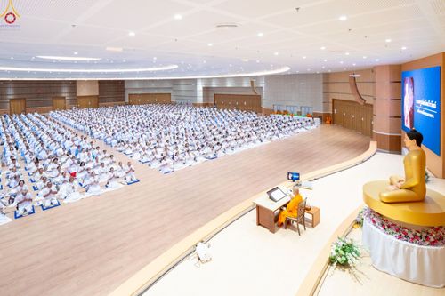 ภาพ No.239851:วันที่ ๒๒ - ๒๔ สิงหาคม พ.ศ. ๒๕๖๘ สัมมนารวมใจผู้นำบุญ บูชาธรรม ๘๑ ปี หลวงพ่อธัมมชโย กฐินสามัคคีทั่วไทย ๓๐,๐๐๐ วัด โครงการอุปสมบทบูชาธรรมมหาปูชนียาจารย์ ๓,๐๐๐ รูป รุ่นที่ ๑