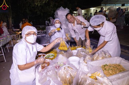 ภาพ No.112843:พิธีถวายภัตตาหารเป็นสังฆทาน แด่คณะพระธรรมยาตรา ปีที่ 12 วันที่ 15 มกราคม พ.ศ. 2567 ณ วัดสองพี่น้อง จ.สุพรรณบุรี