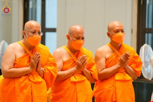 ภาพ No.62068:พิธีอุปสมบทในโครงการอุปสมบทหมู่ บูชาธรรมหลวงพ่อธัมมชโย พ.ศ.2567 ณ อุโบสถ วัดพระธรรมกาย จ.ปทุมธานี วันที่ 13-15 เมษายน พ.ศ. 2567