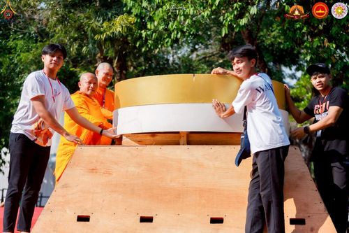 ภาพ No.224704:วันที่ 11 -12 พฤษภาคม พ.ศ. 2568 คณะพระอาจารย์ เจ้าหน้าที่ อาสาสมัคร นักศึกษา ทั้งชาวอินโดนีเซีย และชาวไทย ร่วมแรงร่วมใจ เตรียมงาน เก็บงาน ในวันวิสาขบูชา ณ พระมหาเจดีย์บรมพุทโธ ประเทศอินโดนีเซีย