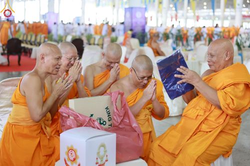 ภาพ No.59903:พิธีเจริญพระพุทธมนต์ "ฉลองอายุวัฒนมงคล 80 ปี หลวงพ่อธัมมชโย" พิธีถวายไทยธรรม คณะสงฆ์ 10,000 กว่าวัดทั่วประเทศ ในวันคุ้มครองโลก วันจันทร์ที่ 22 เมษายน พ.ศ. 2567 ณ สภาธรรมกายสากล วัดพระธรรมกาย จ.ปทุมธานี