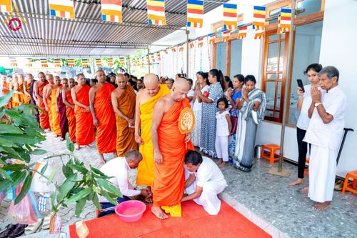 ภาพ No.175816:พิธีทอดผ้าป่าสมทบกฐิน ณ วัดศรีสุมนะ วิเวกรามายา เมืองมาตะเล ศรีลังกา โดยมูลนิธิธรรมกาย ในนามหลวงพ่อธัมมชโย วันที่ 8 พฤศจิกายน พ.ศ. 2567