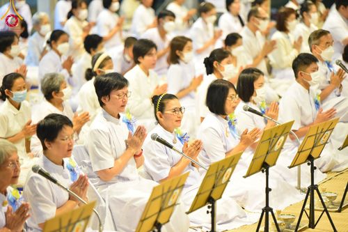 ภาพ No.106644:พิธีถวายภัตตาหารเป็นสังฆทาน แด่คณะพระธรรมยาตราฯ ในโครงการธรรมยาตรากตัญญูบูชา มหาปูชนียาจารย์ พระมงคลเทพมุนี(สด จนฺทสโร) พระผู้ปราบมาร อนุสรณ์สถาน 7 แห่ง ปีที่ 12 วันที่ 6 มกราคม พ.ศ. 2567 ณ อนุสรณ์สถานโลตัสแลนด์ จ.สุพรรณบุรี